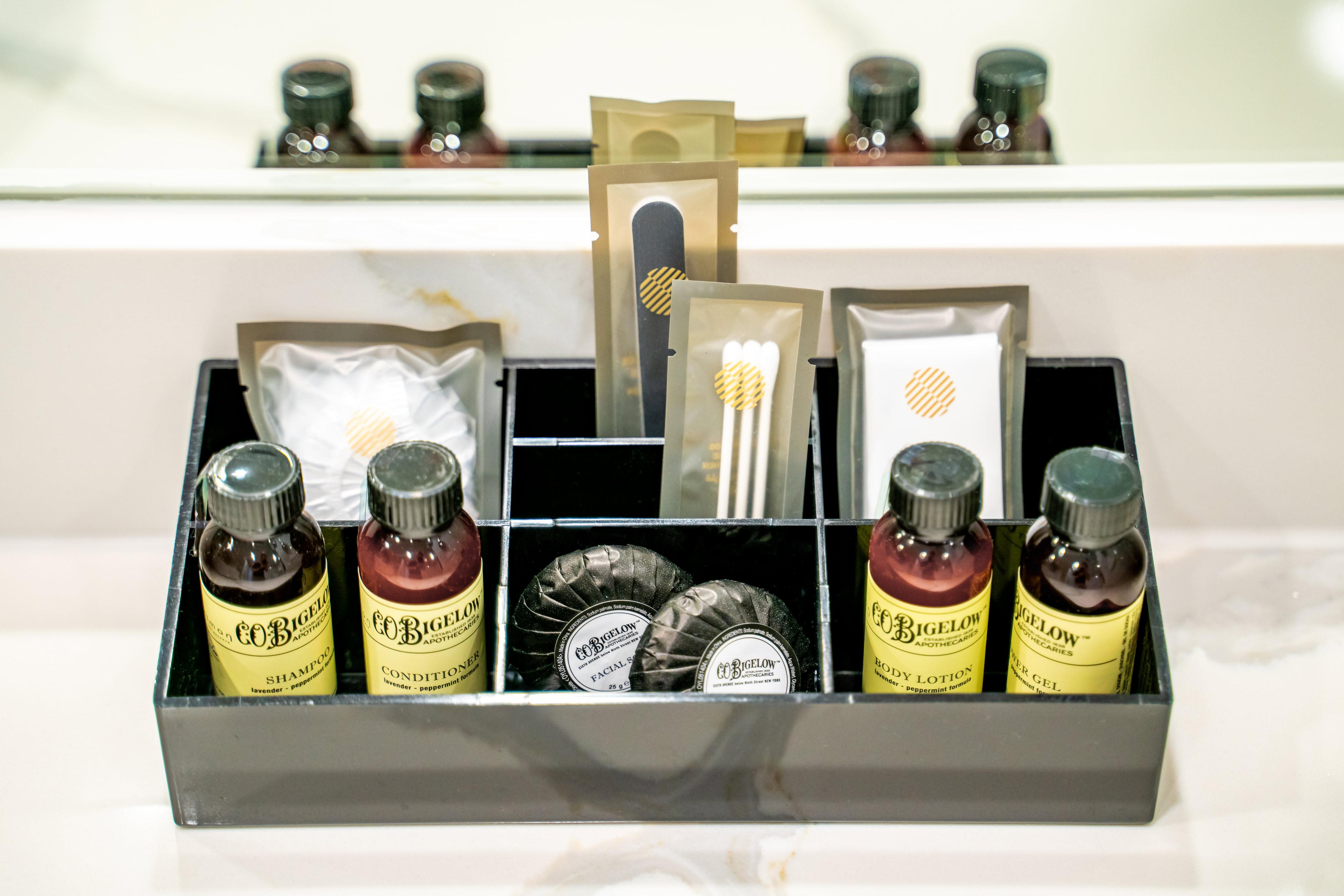 Pullman Cairns International Hotel Luaran gambar A typical hotel amenity kit