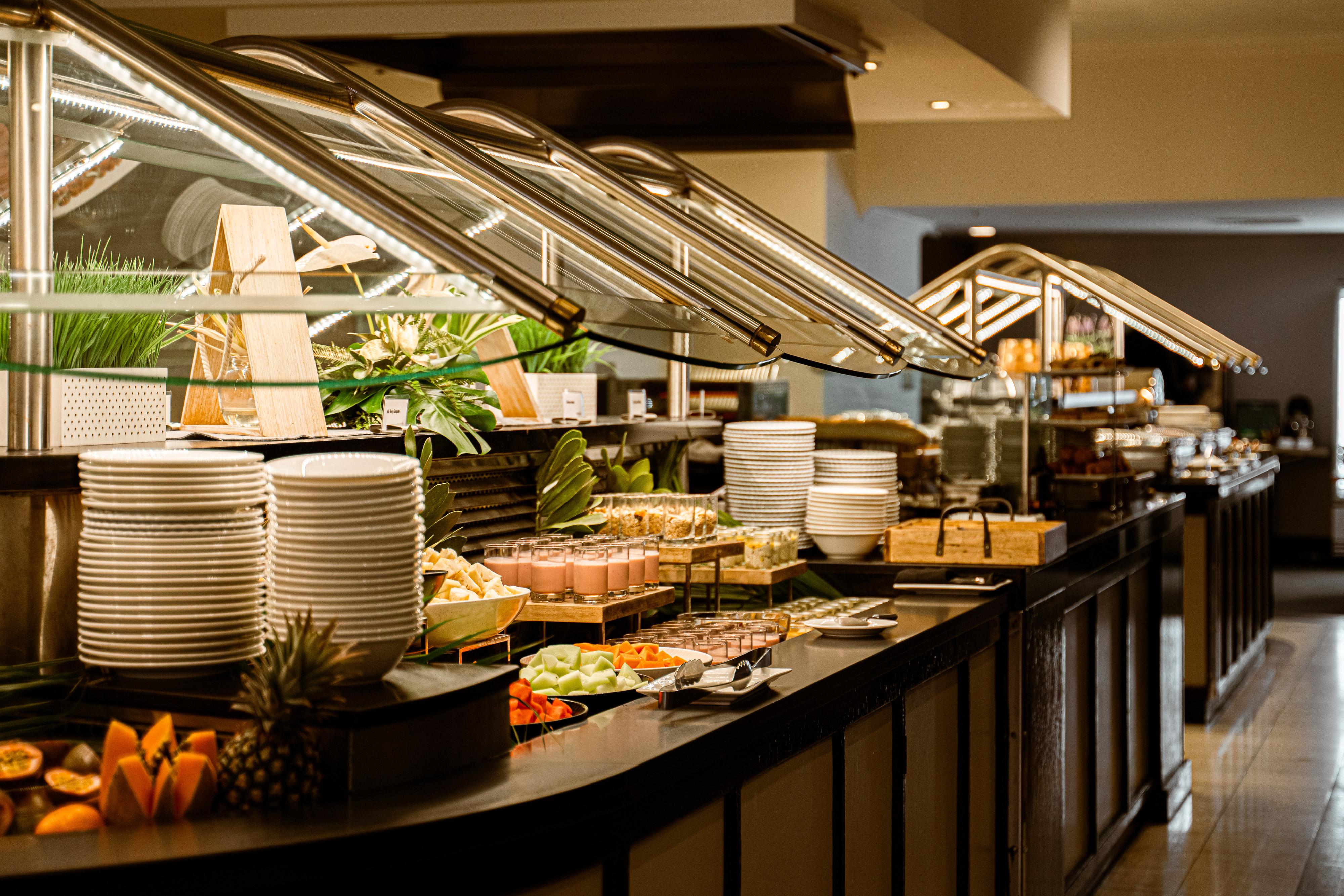 Pullman Cairns International Hotel Luaran gambar A buffet at a hotel