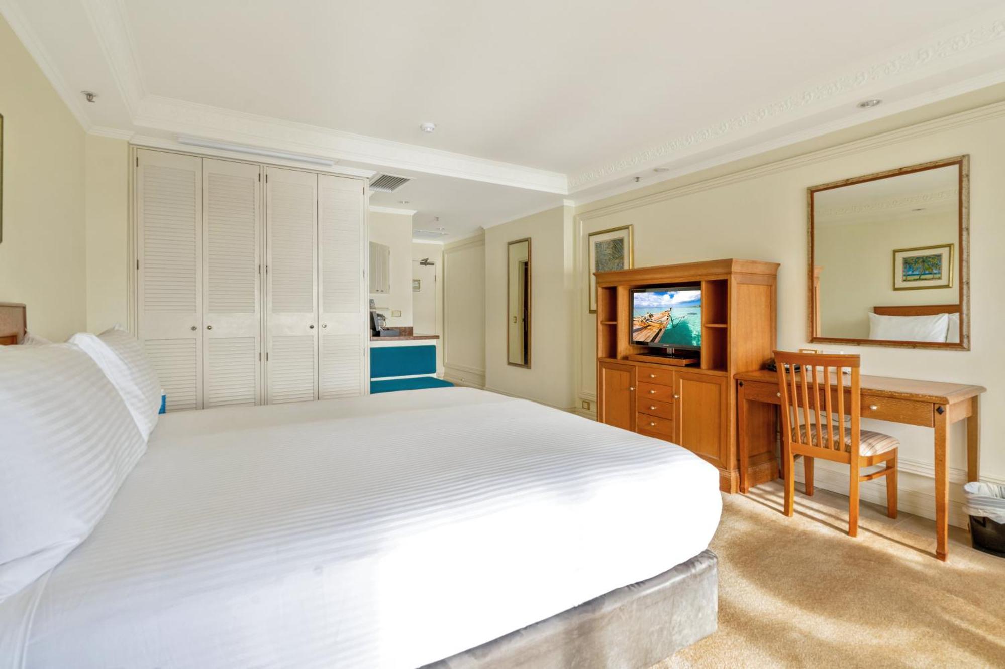 Pullman Cairns International Hotel Luaran gambar A bedroom at the Grand Hotel