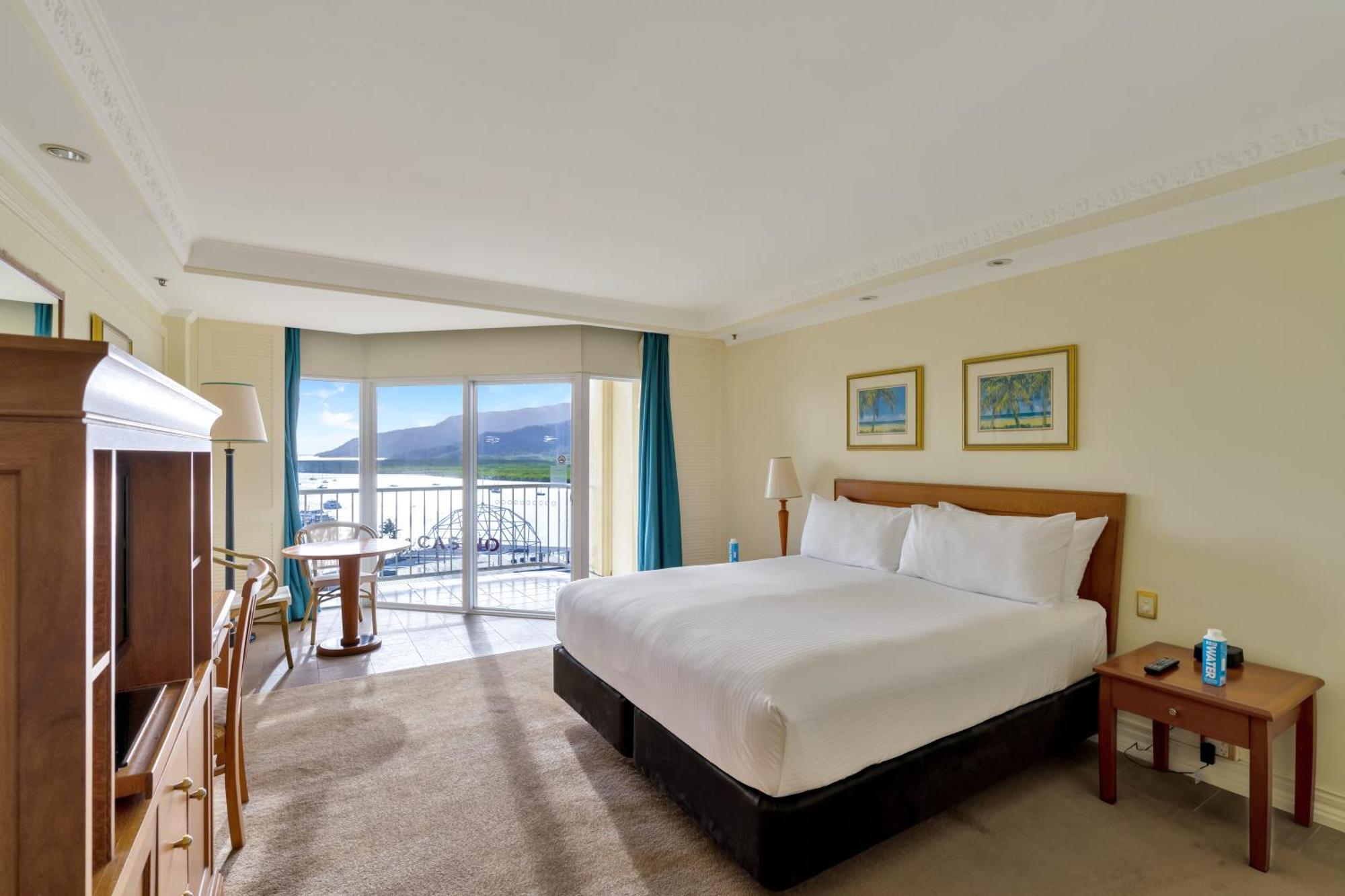 Pullman Cairns International Hotel Luaran gambar A room at the hotel