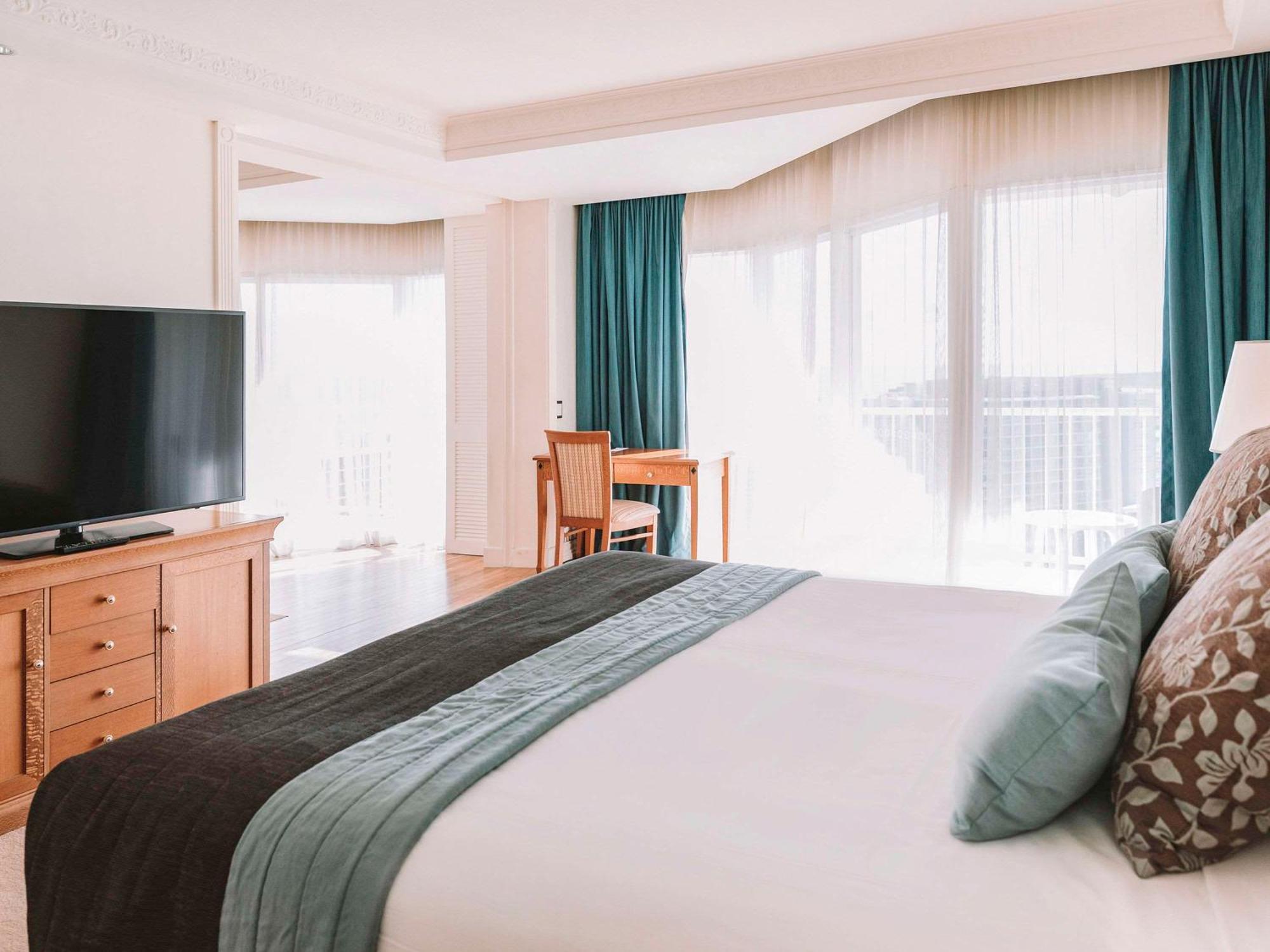 Pullman Cairns International Hotel Luaran gambar A bedroom at the hotel