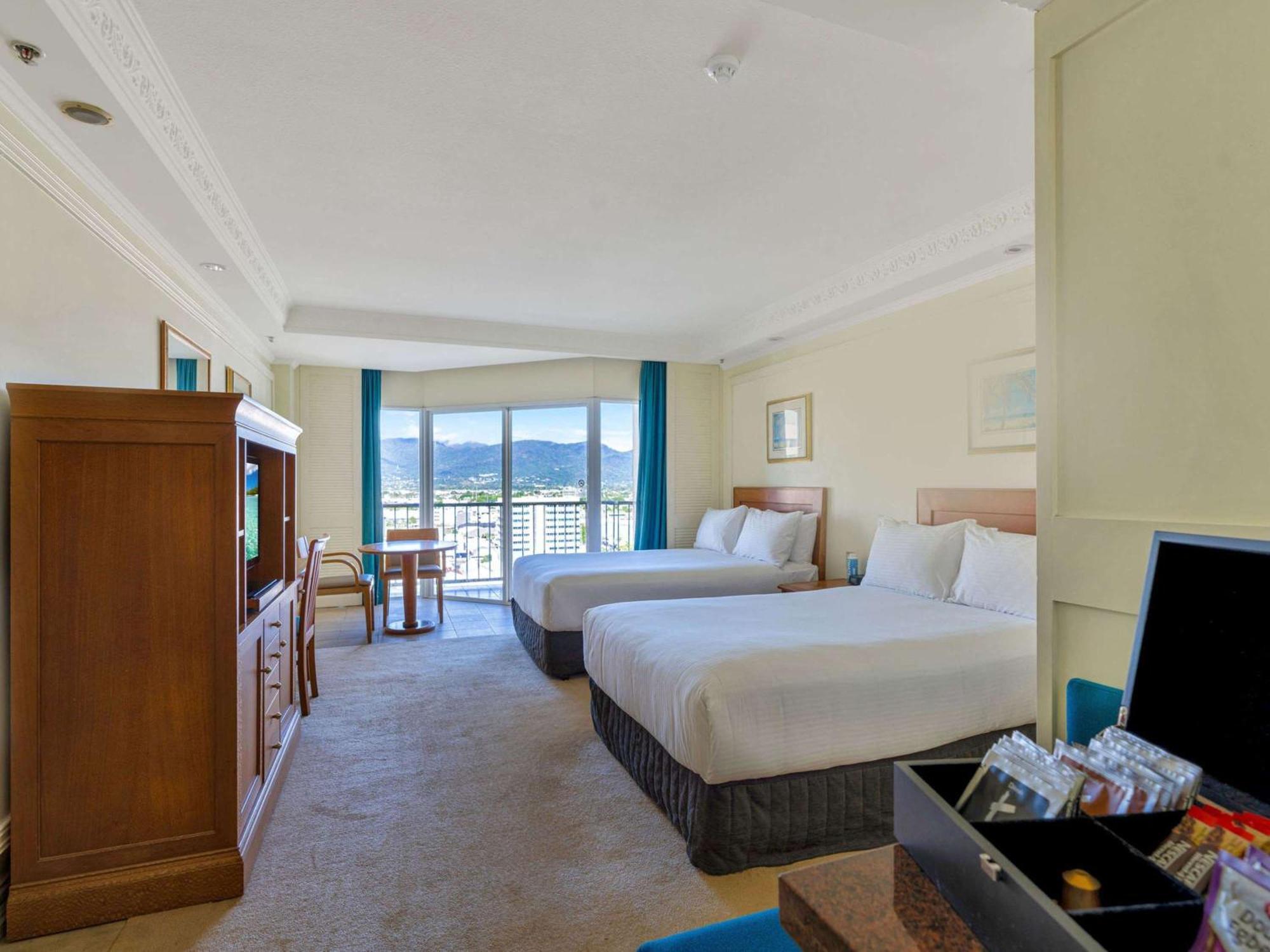 Pullman Cairns International Hotel Luaran gambar A room at the Hilton Sydney